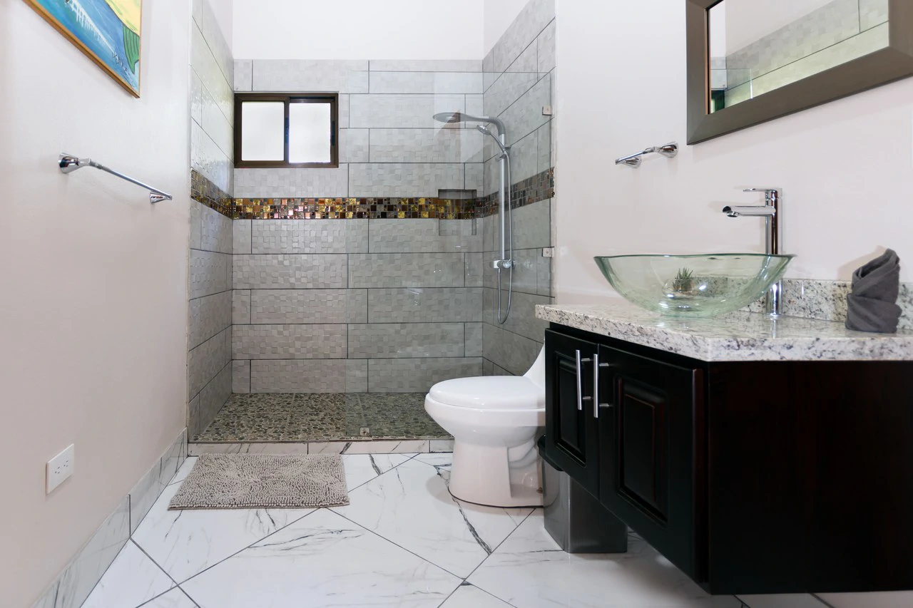 BRAND NEW 3-bedroom home, 5 minutes to Dominical Beach. - Gallery image 20