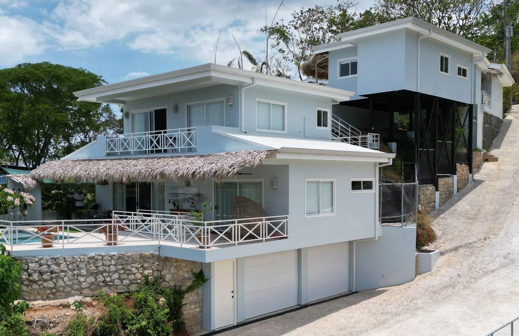 Villa Caribe & Lodge: Luxury Caribbean-Style Retreat with Stunning Ocean and Jungle Views, 3 High-End Lodges & Elegant Main Residence - Gallery image 4