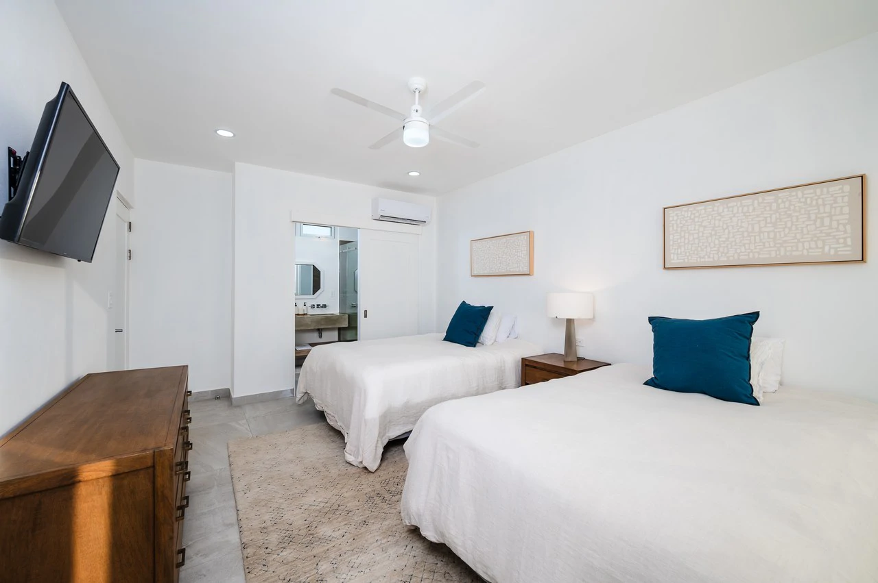 The Enclave: Ultra-Modern 5 Bedroom Villa Located Minutes From the Beach! - Gallery image 34