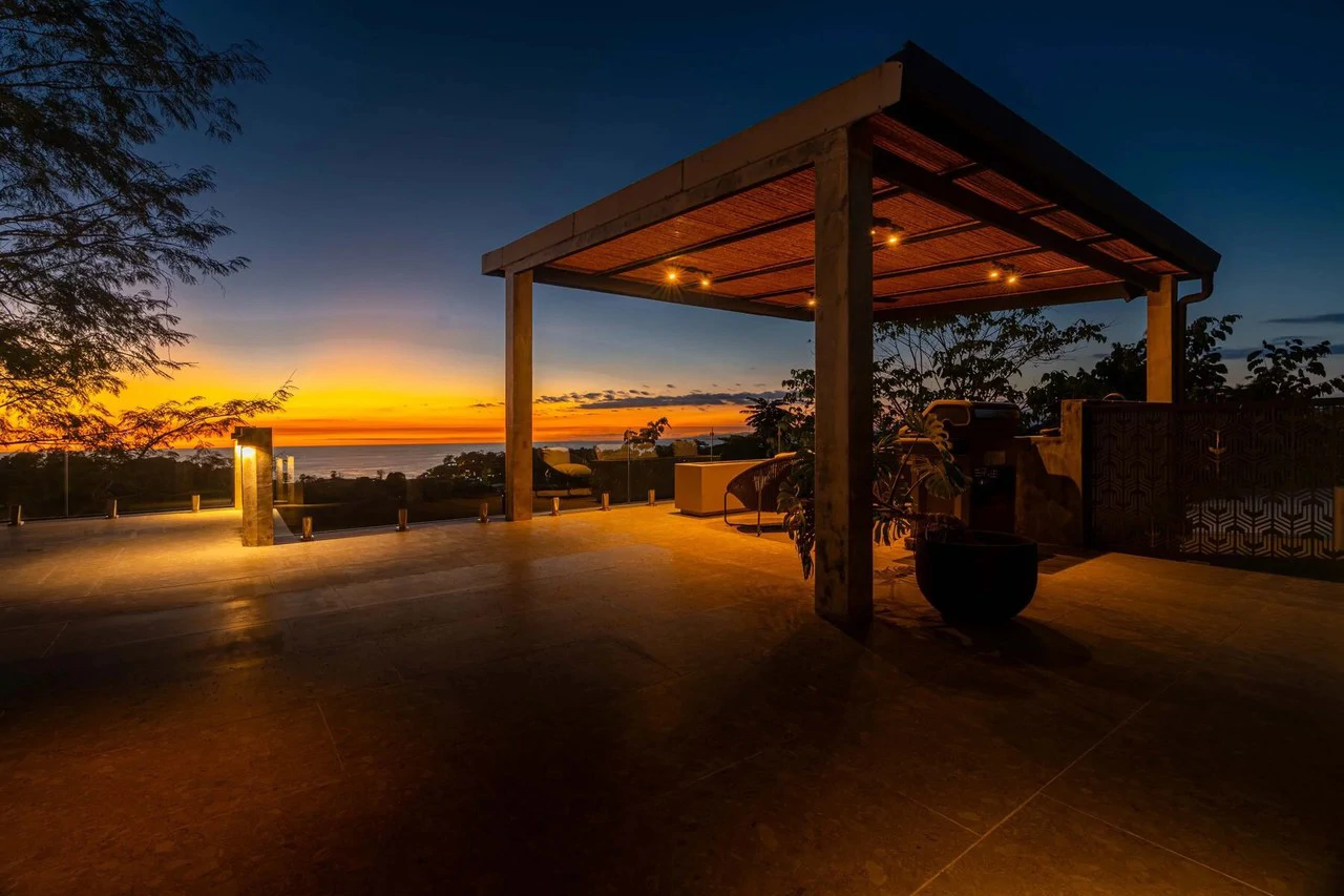 Casa Moon Diablo: Iconic Ocean View Luxury Estate with Infinity Pool, Rooftop Patio, Gym & Sauna in Manuel Antonio - Gallery image 15