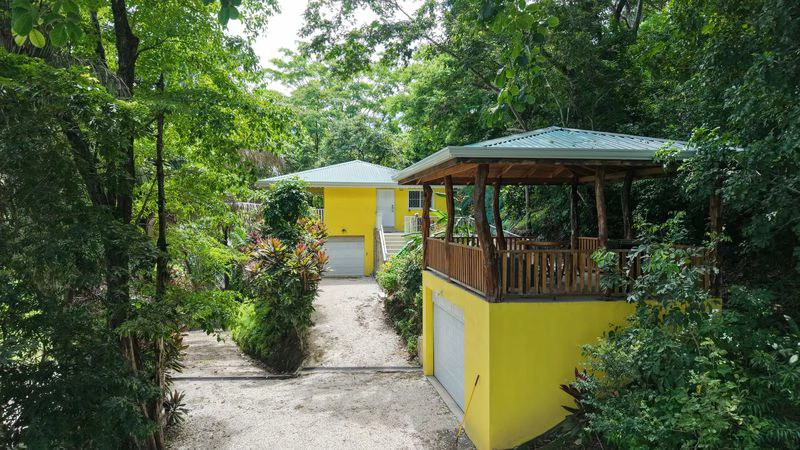 Casa Alaska: Charming Costa Rica Home with Pool, Rancho & Nature Views, Just 10 Minutes’ Walk to the Beach - Gallery image 24