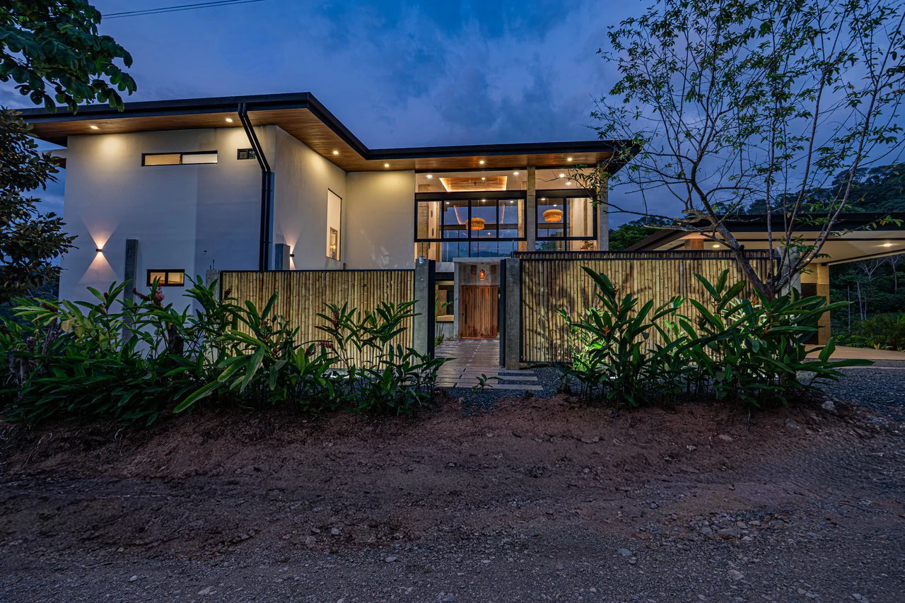 Casa Las Brisas Stunning Whale’s Tail Ocean View Home in Uvita - Gallery image 69