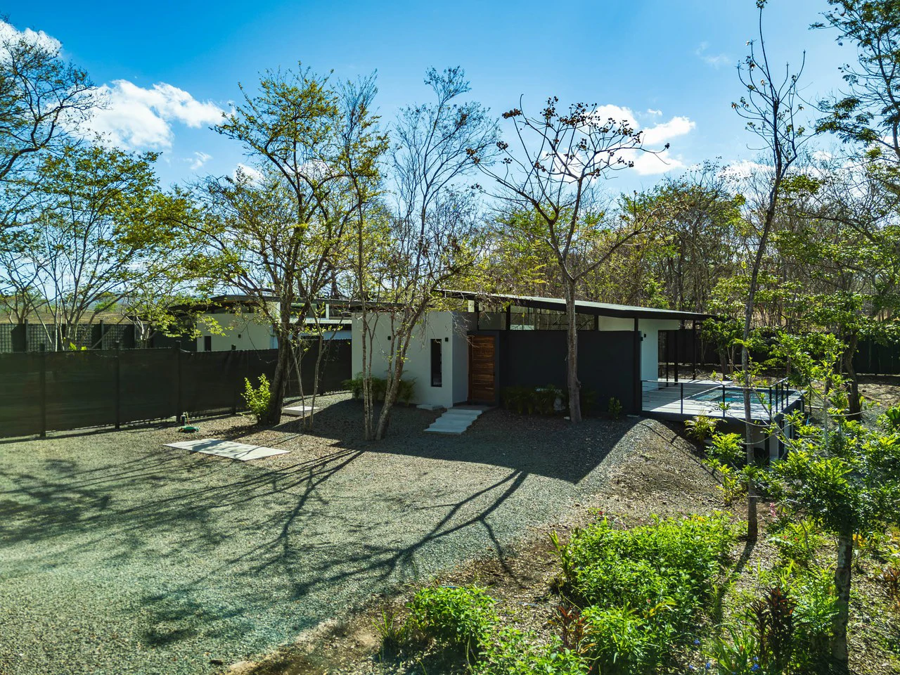Casa Almendro: Contemporary 3BR Home
