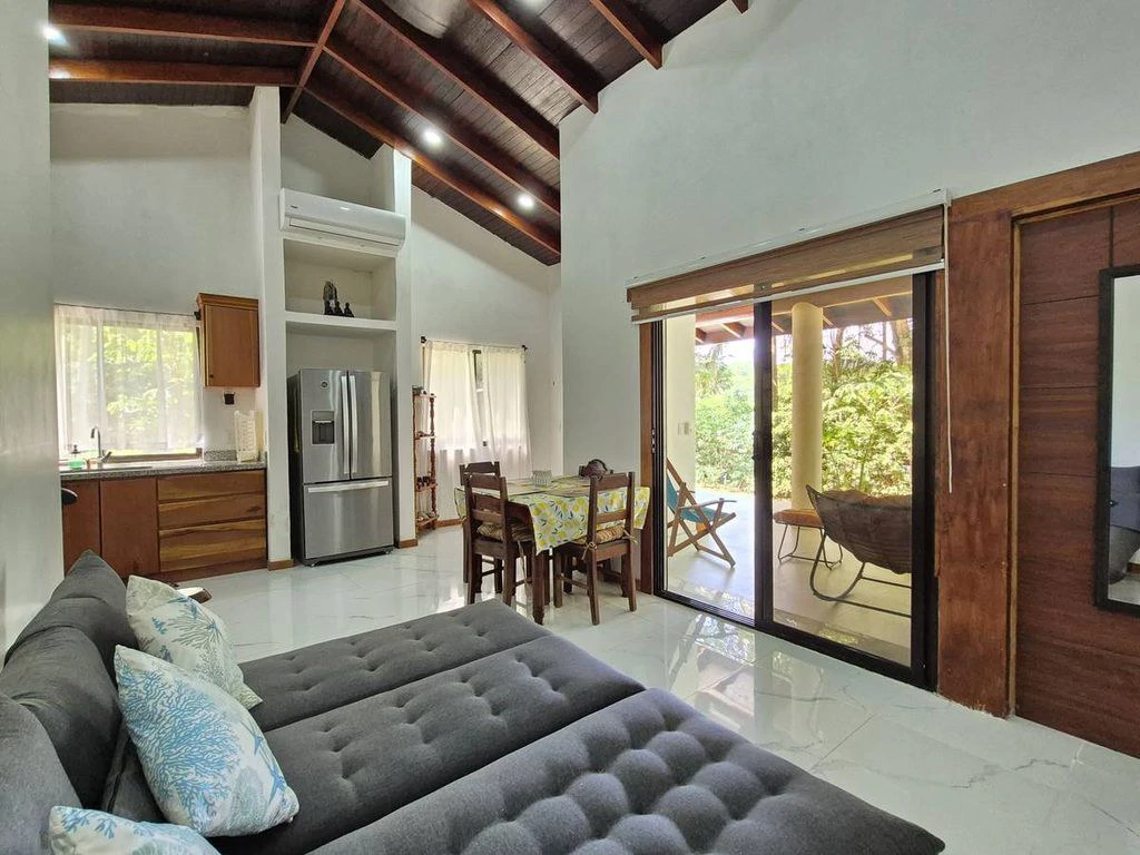 Casa Verde Norouz: Renovated 2-Bedroom Home with Independent Guest Cottage Just 3 Minutes from Sámara - Gallery image 15