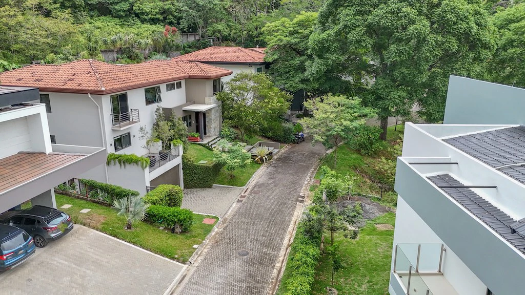 Terreno de 1340.21m2 en Condominio Hacienda Cocoy: Home Construction Site For Sale in Guachipelín - Gallery image 4