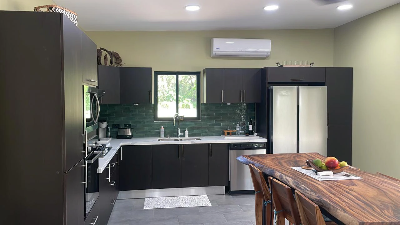 Private property for sale with a modern house and pool surrounded by the nature of Playa Samara – excellent investment opportunity - Gallery image 25