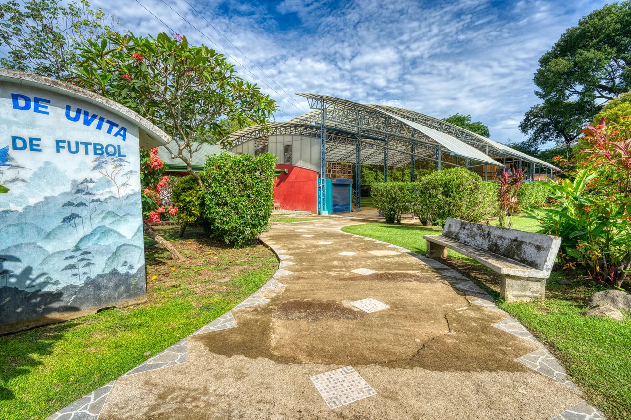 THRIVING SPORTS AND COMMERCIAL BUSINESS WITH OWNER FINANCING OPTION: Rincon Uvita - Gallery image 10