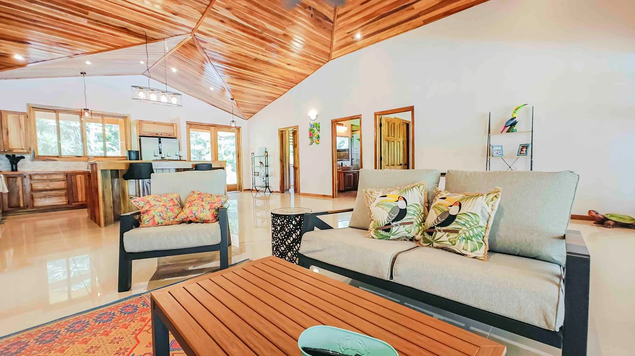 ID 765 - 3 Bd/2 Ba Home w/ Pool in Cahuita: Spacious, Well-Built Home on 5,128sqm Private Lot, 5 Minute Walk to Playa Grande, Cahuita - Gallery image 7