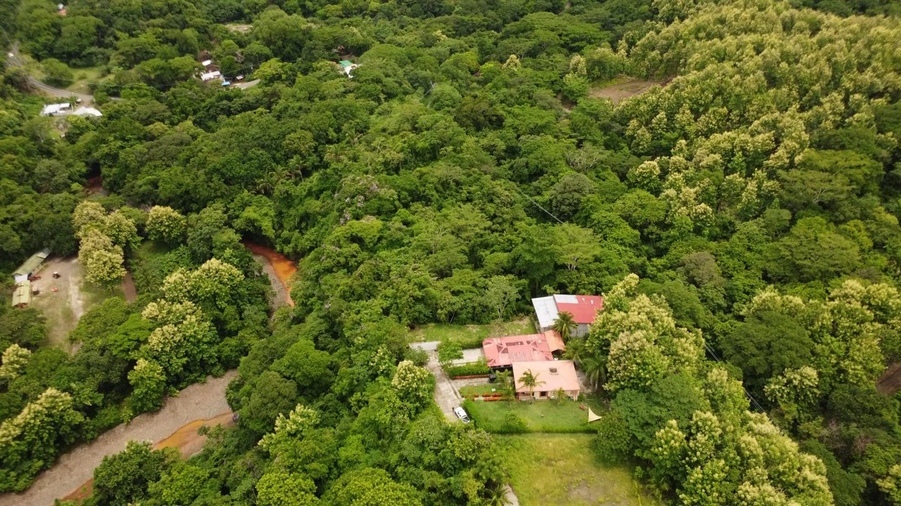 Private 3-Bedroom Home on a Double Lot Minutes from Sámara Beach - photo 5