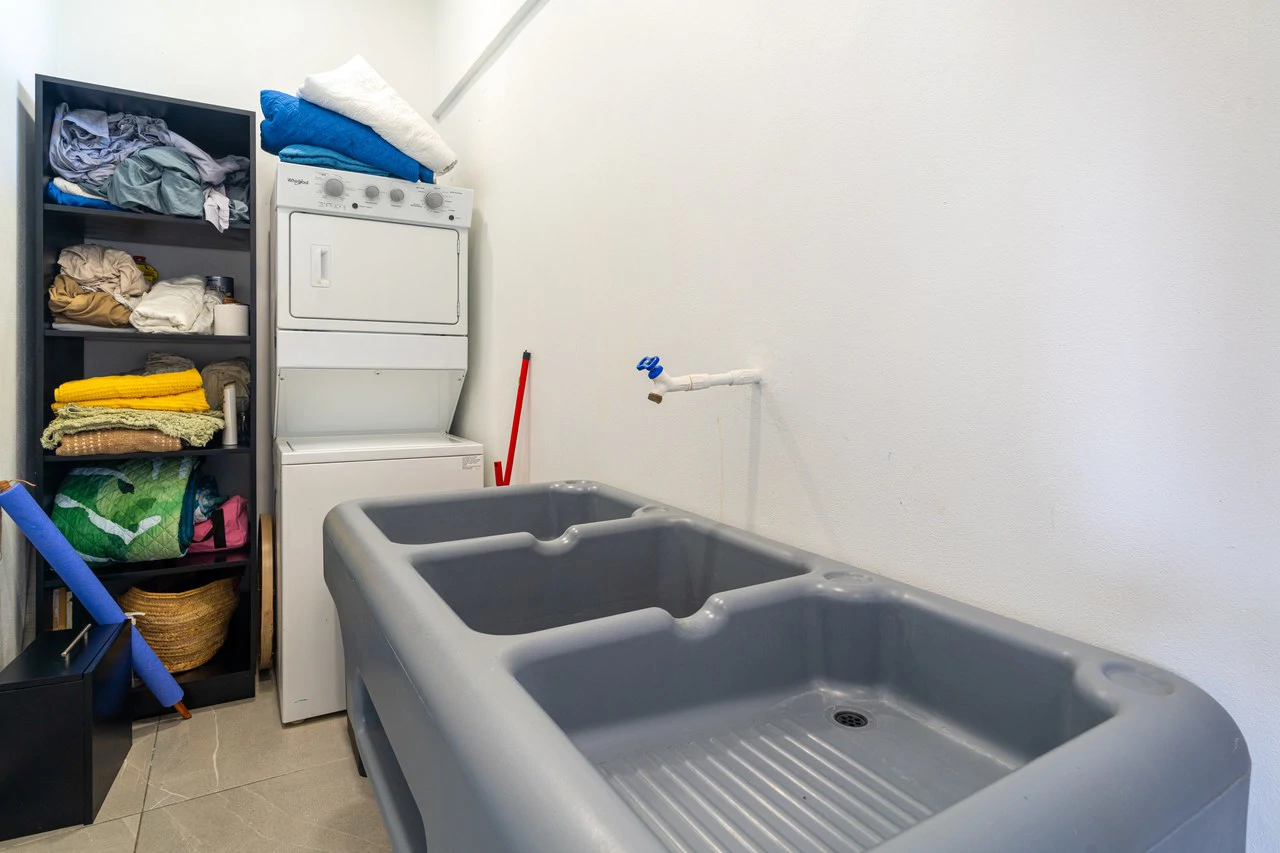 Modern 3 Bedroom Home - Walking distance to it all! - Gallery image 68