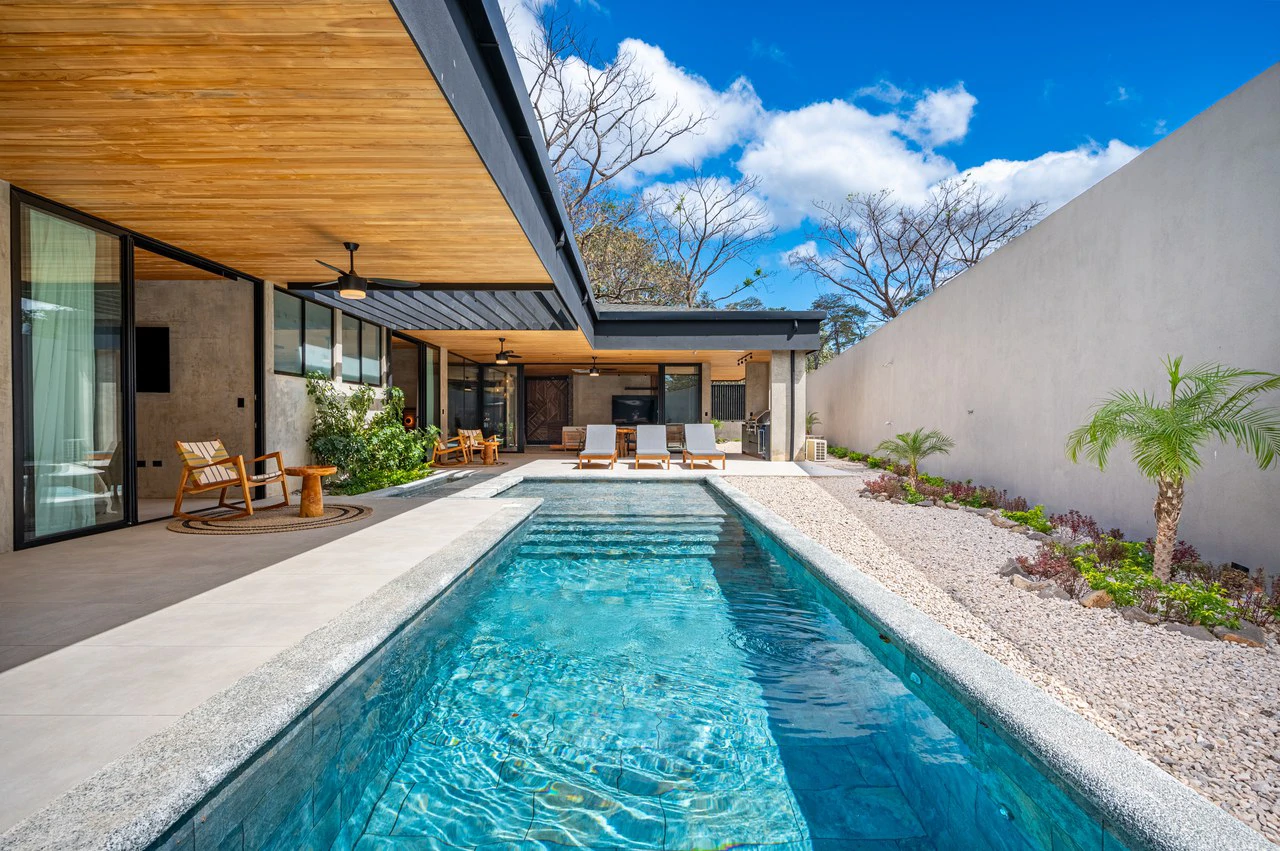Casa Uchuva: Architectural Harmony of Wood, Stone, and Light - Gallery image 22