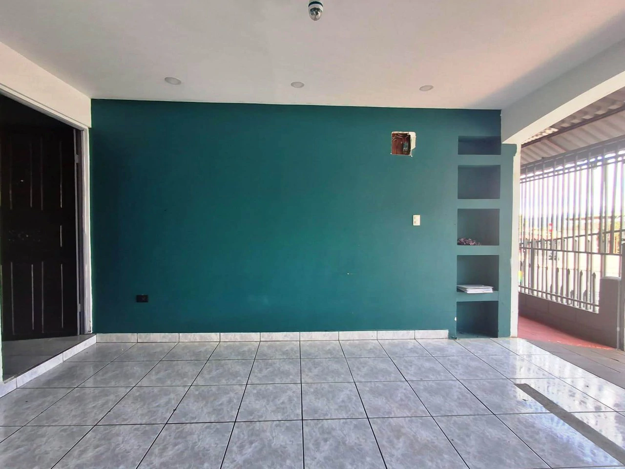 Commercial or Mixed Use?: Prime Central Grecia Commercial! - Gallery image 4