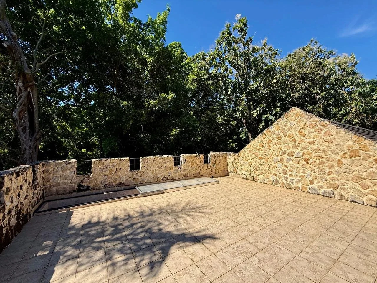 STONE CASTLE: $622,000 USD Your very own "Private Stone Castle" in Costa Rica's Blue Zone. - Gallery image 27