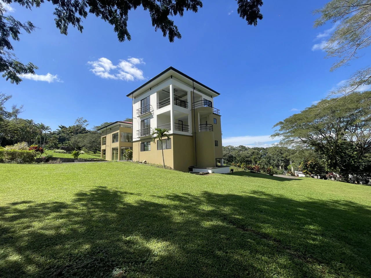 La Garia 3 floors modern: Magnificent Luxury Estate with Gardens in La Garita, Alajuela - Gallery image 10