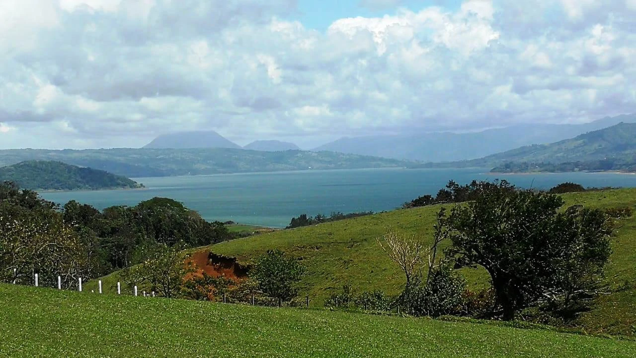 BREEZY HILLS: Lake and Volcano view lot with container cabin - Gallery image 7