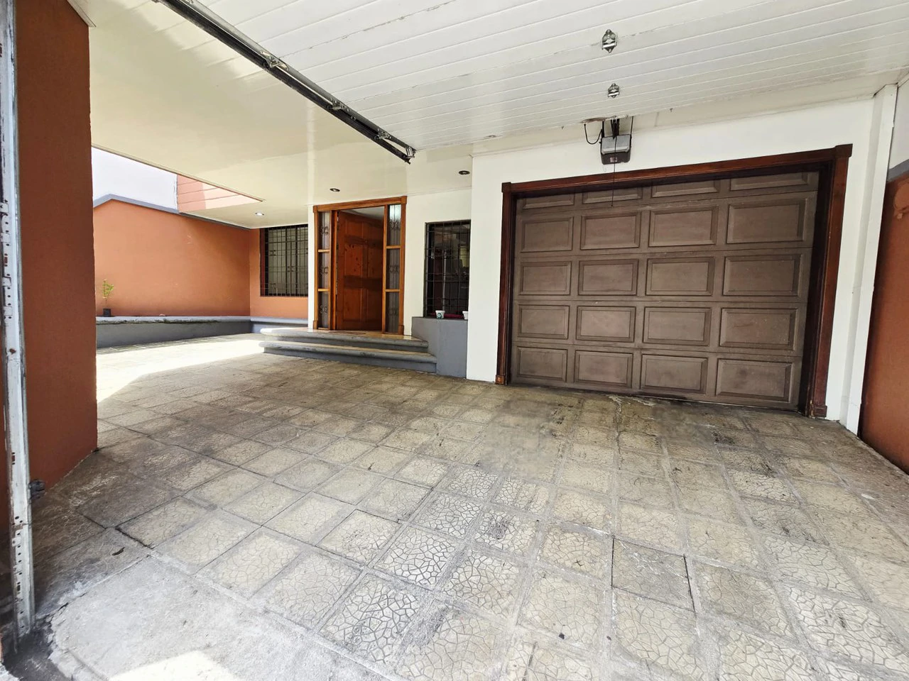 LARGE HOUSE FOR SALE IN MERCEDES NORTE, HEREDIA - Gallery image 2
