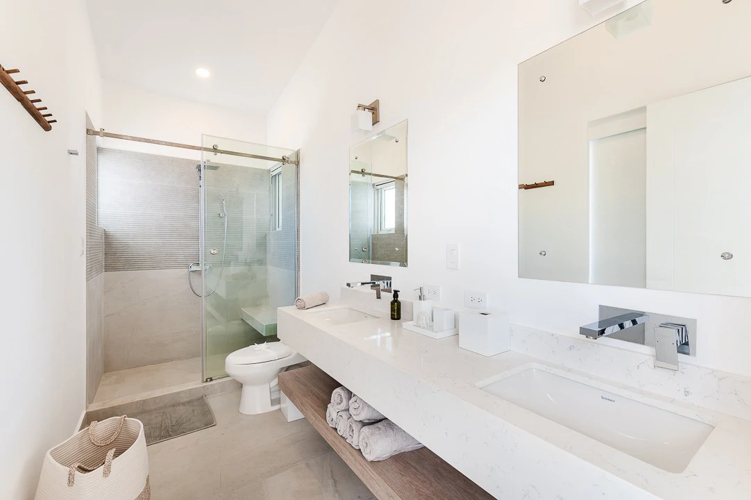 The Enclave: Ultra-Modern 3 Bedroom Villa Located Minutes From the Beach! - Gallery image 11
