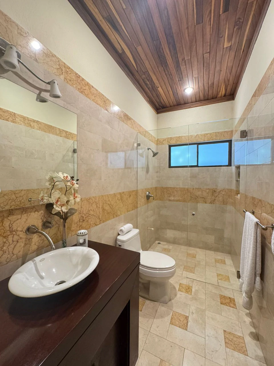 Zurcher Masterpiece Heredia: Splendid one story home - Gallery image 16