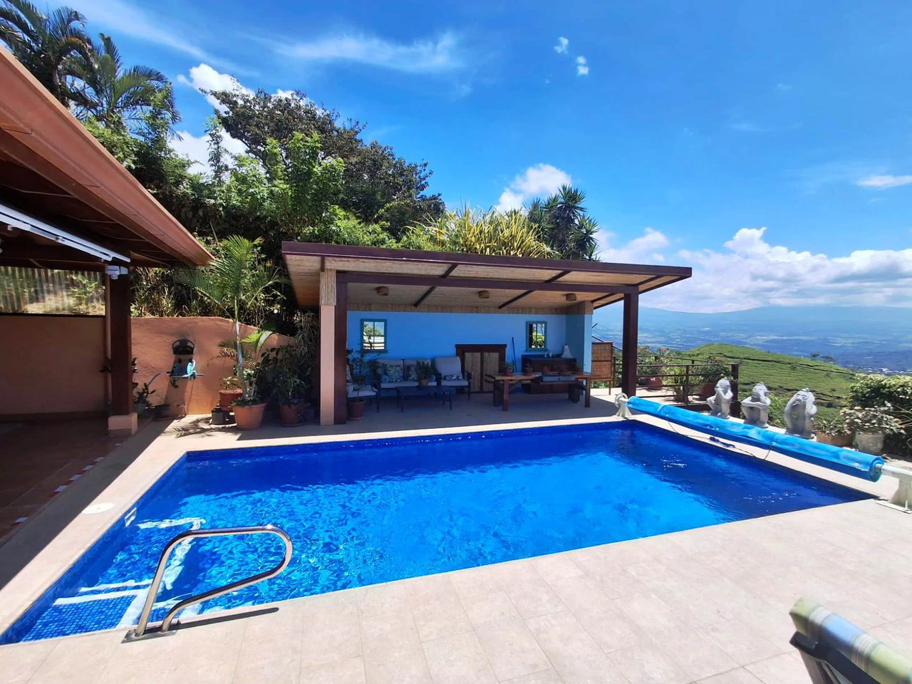 Casa Pristine Elegance: A Rare Costa Rican Estate with Unobstructed City-to-Ocean Views! - photo 4