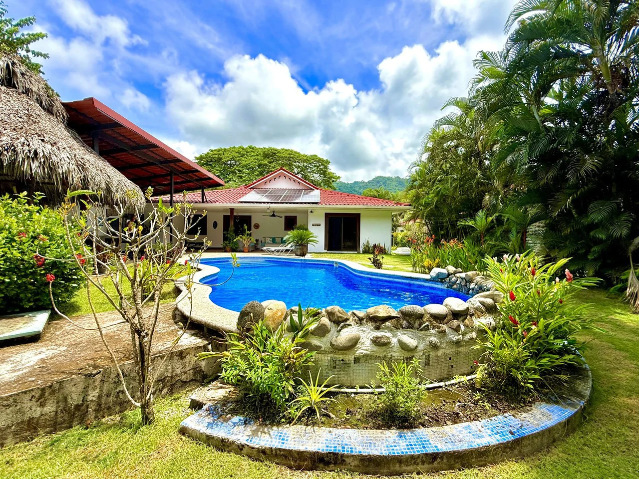 Tropical Villa 519: $629,950 USD Gated Los Delfines Golf & Country Club Beachfront Village. 5 min walk to Swimming beach in Bahia Ballena on the Southern Nicoya Penisula - Gallery image 14