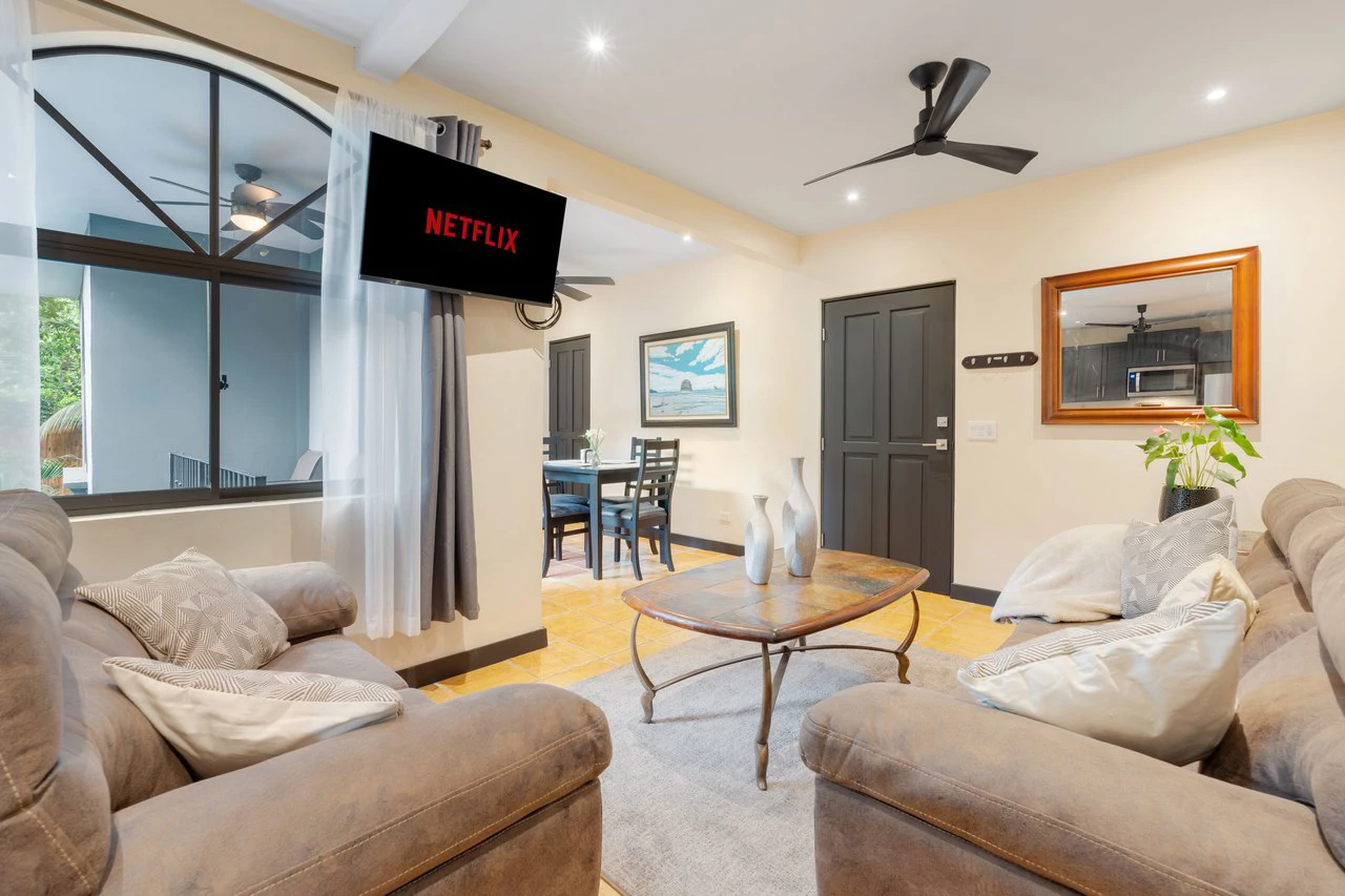 Laughing Gecko Suites: Beach Suites / Boutique Hotel For  Sale - Gallery image 15