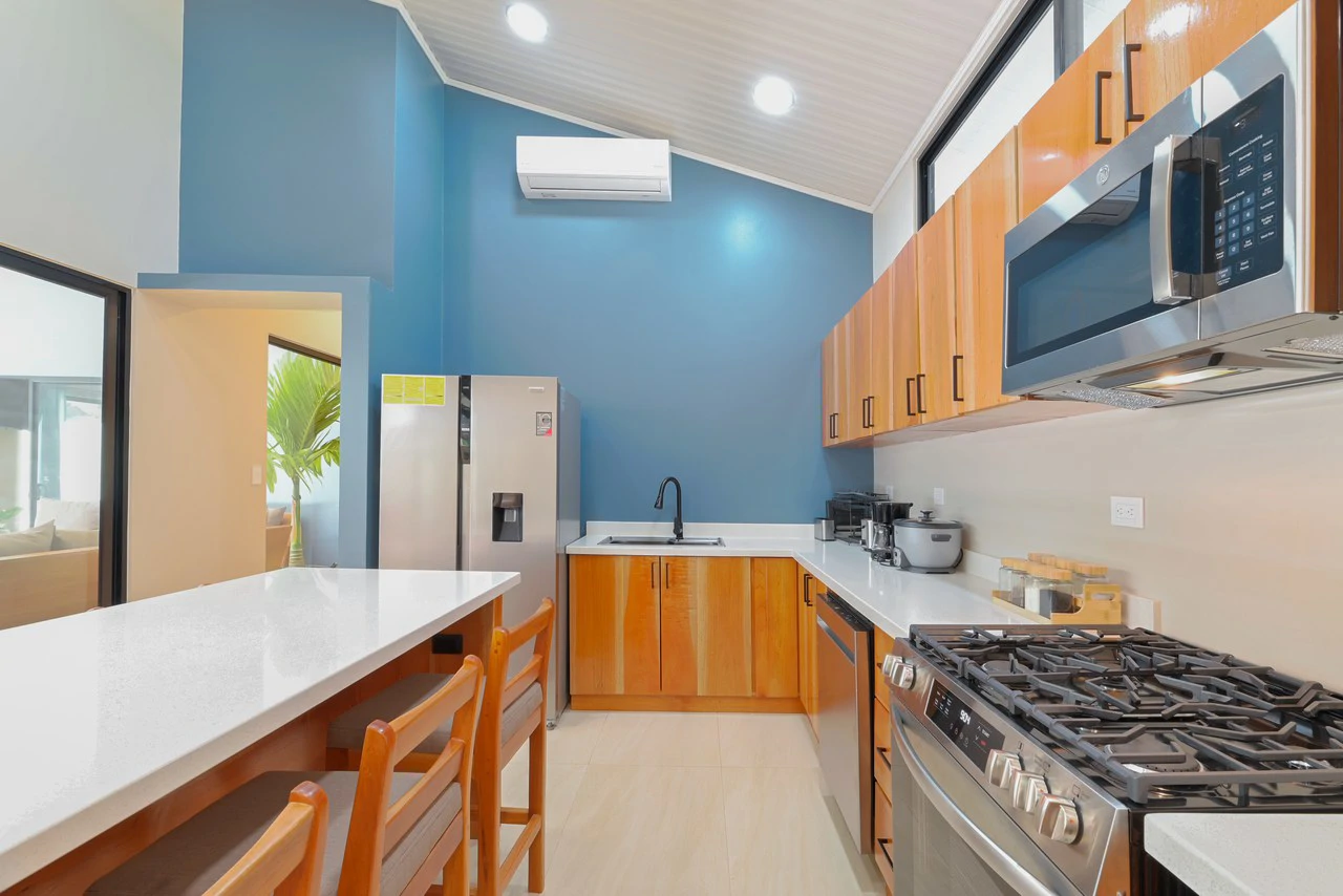 Modern Coastal Luxury: New 3-Bedroom Home Steps from South Pacific Beach: Near the Coast House For Sale in Uvita - Gallery image 18