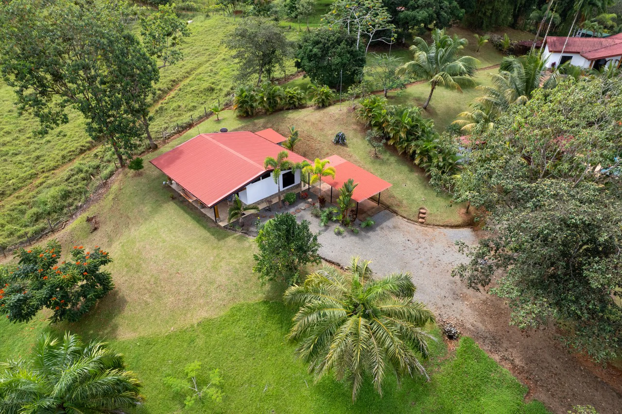 5 Bedroom Mountain Retreat Minutes from the Beach Platanillo Costa Rica - Gallery image 48