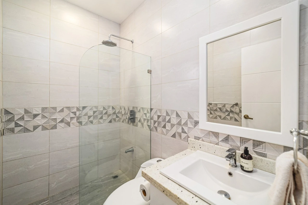 Jacarandas #11: Elegant Townhouse Minutes from the Beach - Gallery image 21