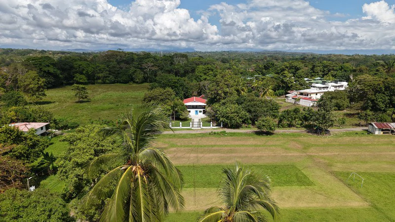 Villa del Mar, one block from the beach in Bejcuo: Fully titled half acre property with 2 level home - Gallery image 6