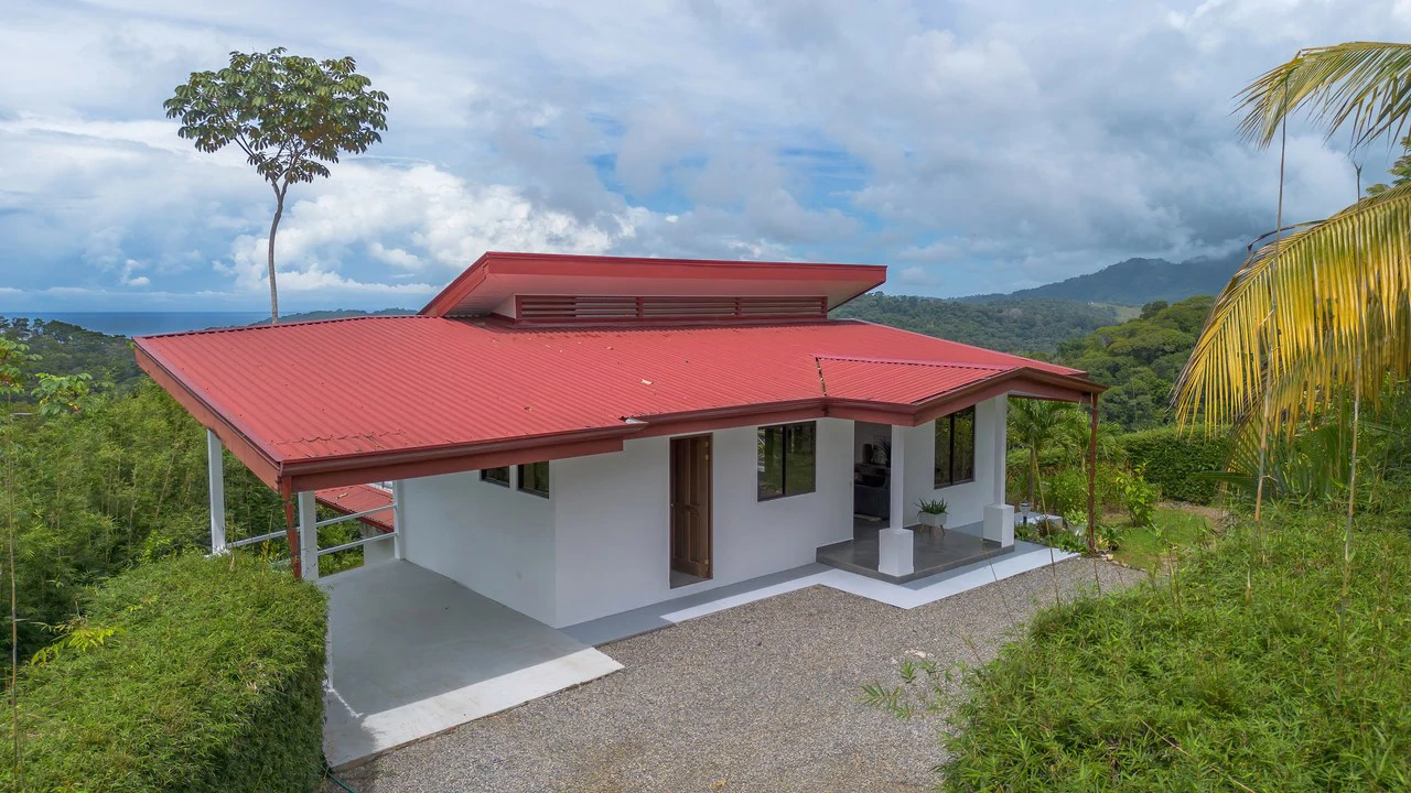 Casa Blanca: Ocean & Mountain View Home in Platanillo - Gallery image 2