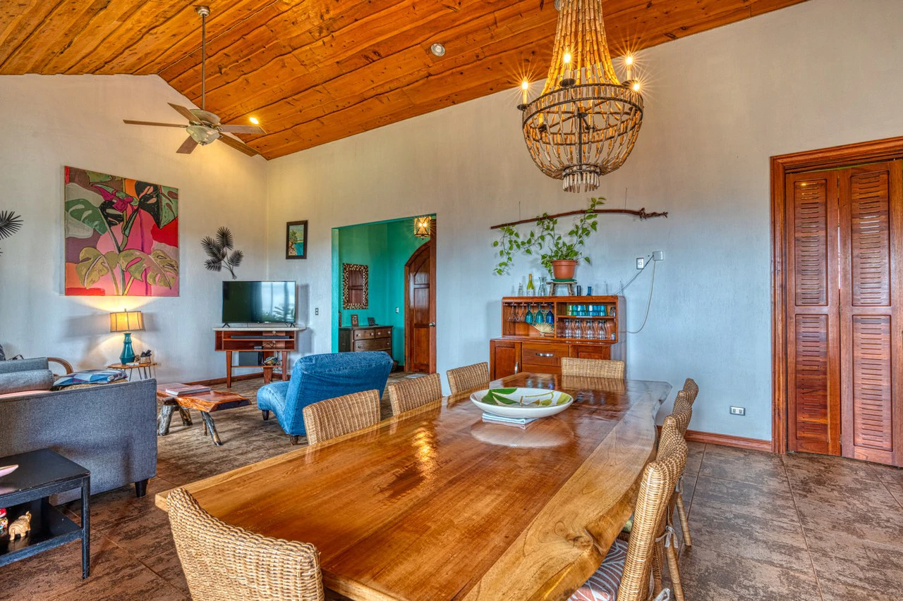 5 Bedroom Mountain Retreat Minutes from the Beach Platanillo Costa Rica - Gallery image 19