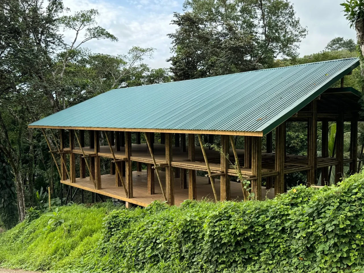 0.69 ACRES – Bamboo And Wooden Commercial Building On The Paved Coastal Highway Between Uvita And Ojochal!!!: Near the Coast, Riverfront, Mountain and Countryside Mixed Use Building For Sale in Uvita