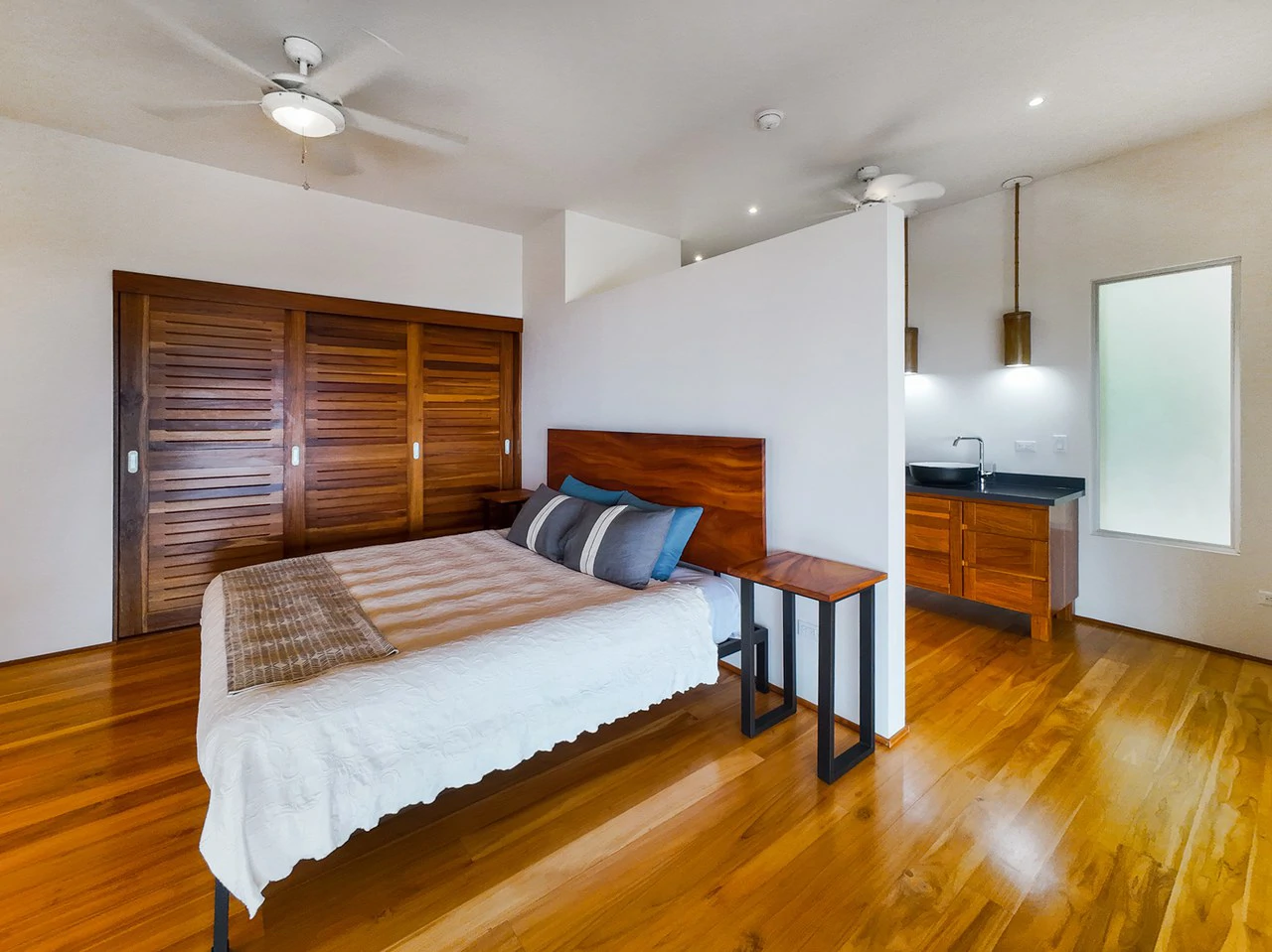 Mar Mystique Haven: Your Dream Home with Stunning Ocean Views - Gallery image 40