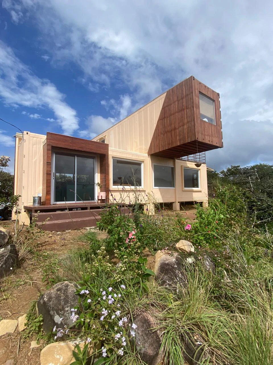 Ecofriendly container home, top views of La Lindora Monteverde LN0525: Elevated Eco-Luxury: Off-Grid Container Home with Panoramic Forest Views in Monteverde, La Lindora.
