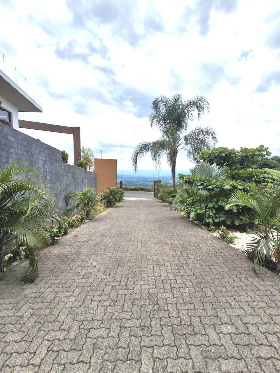 Casa Spectacular!: Entertainer's Dream Estate with Unrivaled 300° City Views! - Gallery image 2