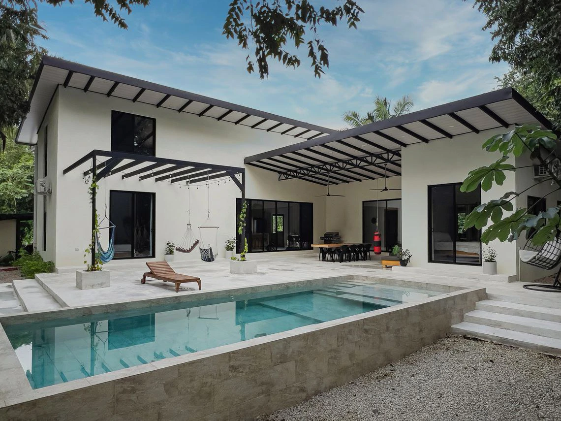 Casa Kapacha: Modern Family Oasis in Samara Woods – 4 Bedrooms, 3 Bathrooms and Swimming Pool, Just 6 Minutes from the Beach