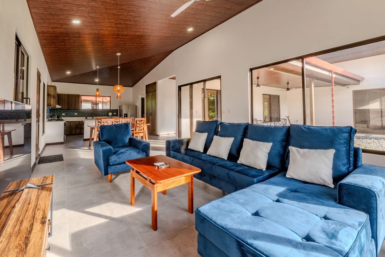 Brand New 3 Br, 2.5 Ba | Swimming Pool, High Ceilings - Gallery image 2