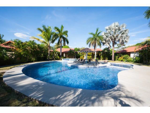 Luxury double Condos for Sale in Playa Potrero, 800 mts away from Penca Beach, with a wonderful common swimming pool and jacuzzi in tropical garden - Gallery image 25