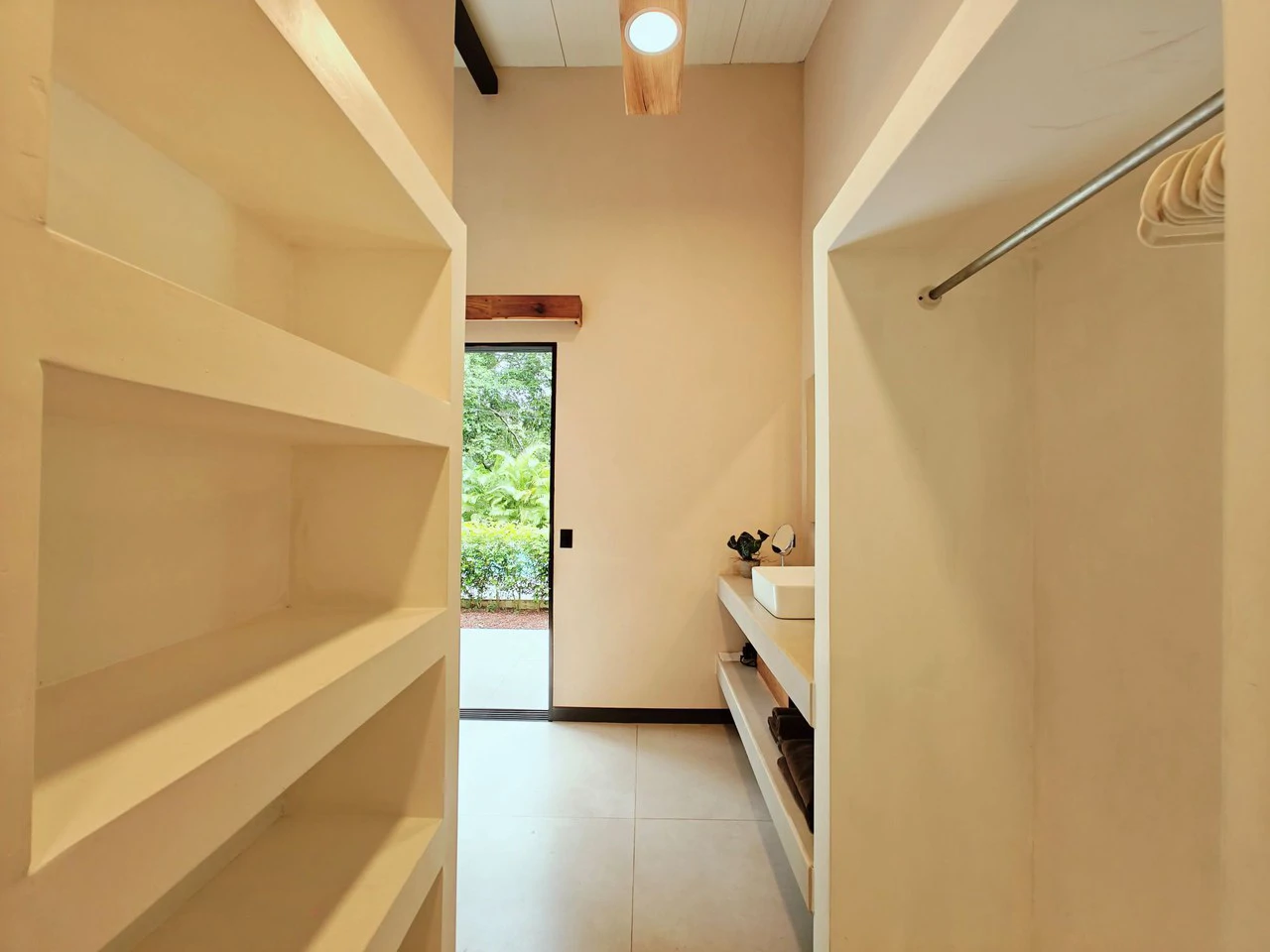 ID 751: Turn-Key Villa with Proven Income Near Cahuita National Park – Main House, Casita, and Stunning Pool on Over Half an Acre - Gallery image 14
