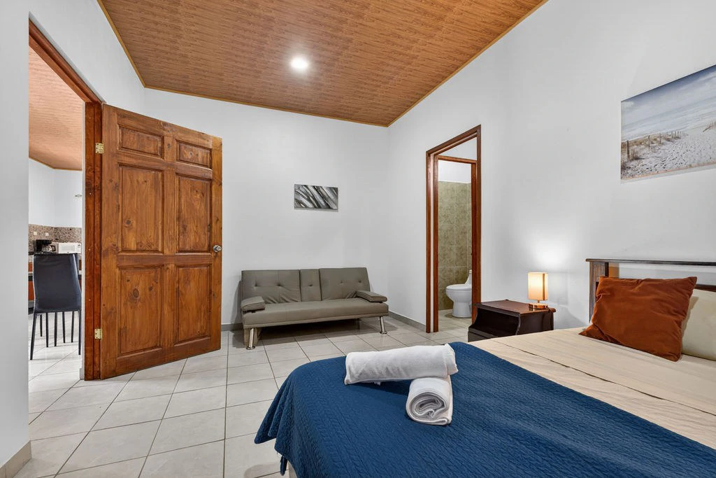Villa Los Monos: High-Income 9-Unit Rental Property Near Playa Grande - Gallery image 32