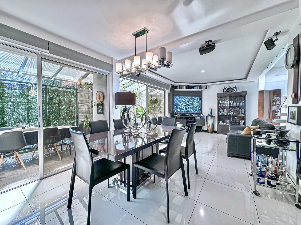 Casa Timeless: House For Sale in Rio Oro - Gallery image 2