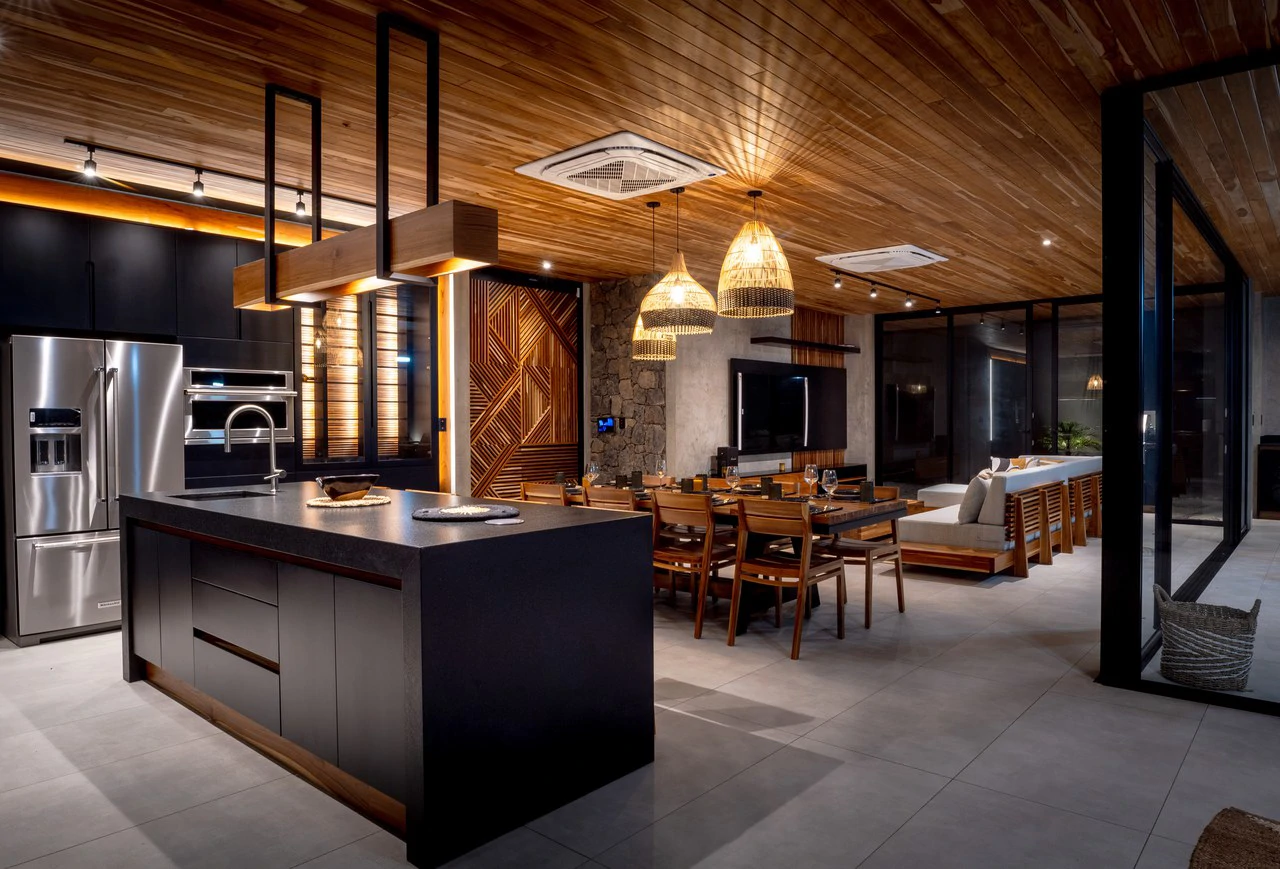 Casa Uchuva: Architectural Harmony of Wood, Stone, and Light - Gallery image 5