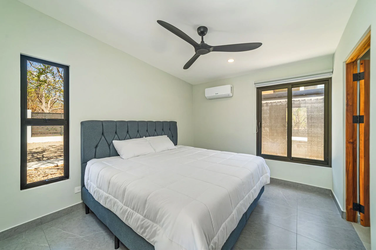 Casa Almendro: Contemporary 3BR Home - Gallery image 18