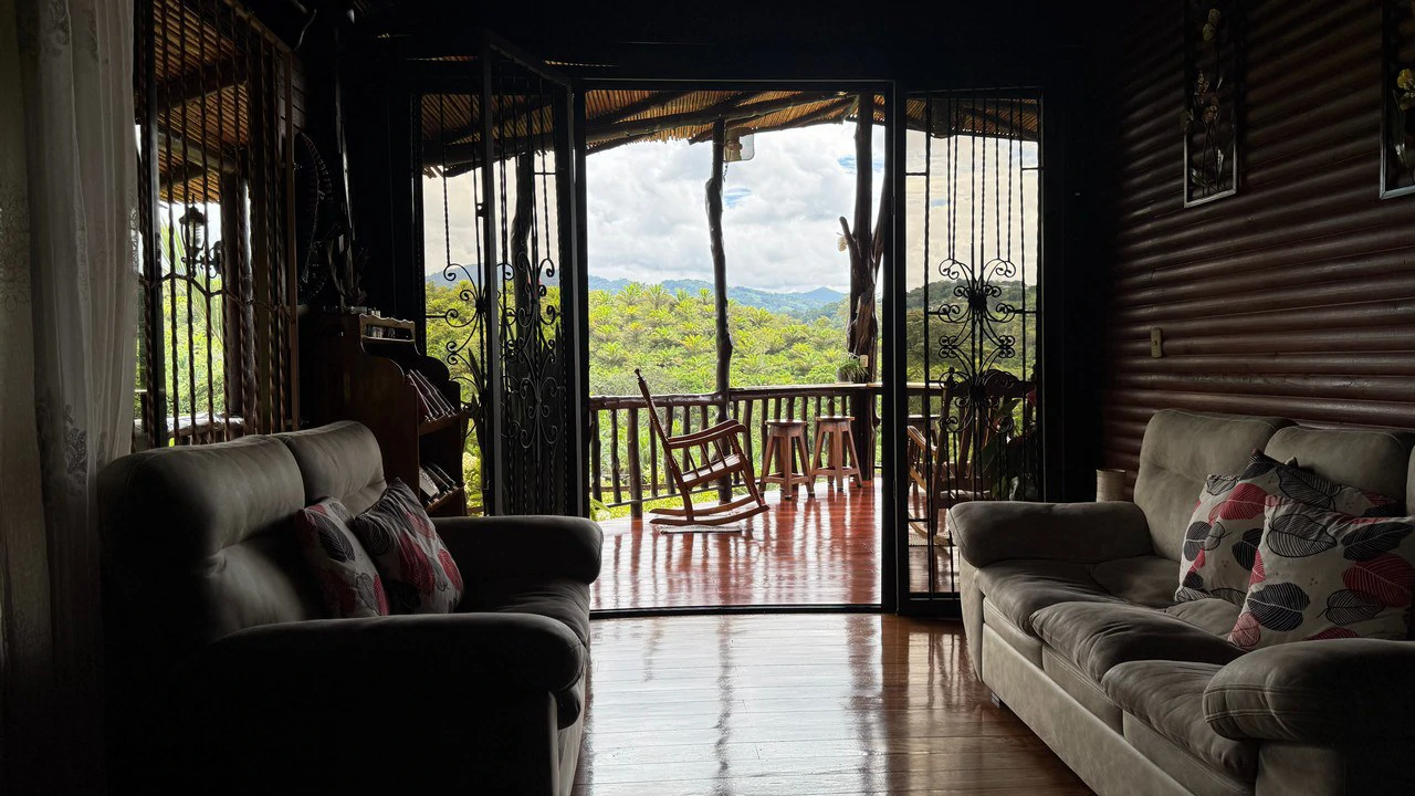 Charming Hardwood Cabin with Fruit Garden Near San Isidro - Gallery image 27