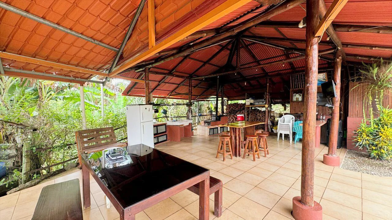 Charming Hardwood Cabin with Fruit Garden Near San Isidro - Gallery image 34