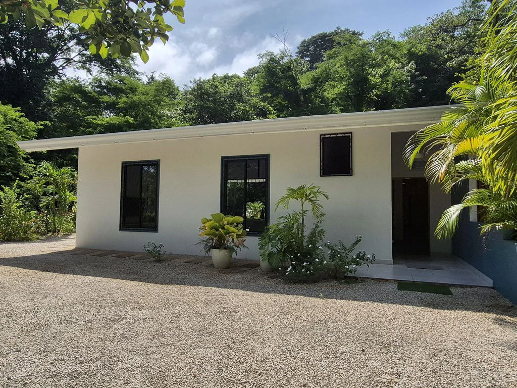 Casa Amapola: PRICE REDUCTION - Turnkey Modern Home with Pool in a Serene Tropical Setting, very close to Samara - Gallery image 7