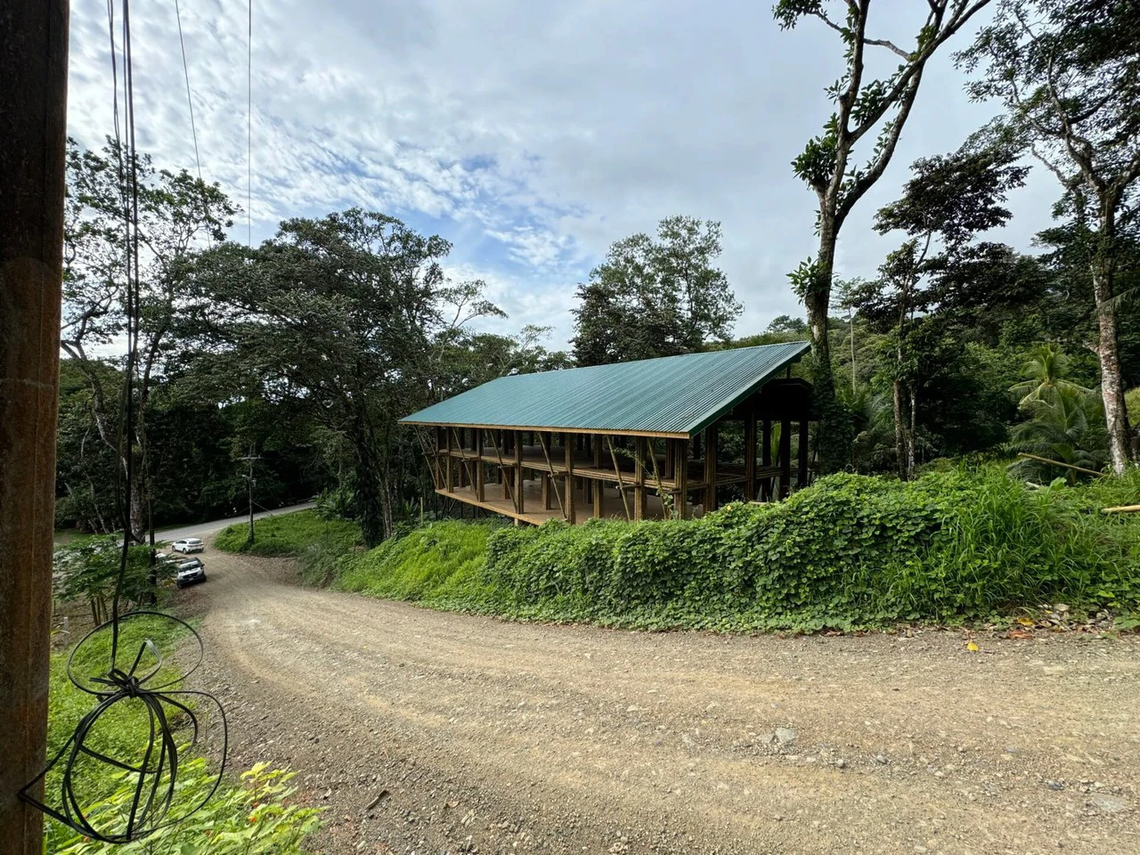 0.69 ACRES – Bamboo And Wooden Commercial Building On The Paved Coastal Highway Between Uvita And Ojochal!!!: Near the Coast, Riverfront, Mountain and Countryside Mixed Use Building For Sale in Uvita - Gallery image 4