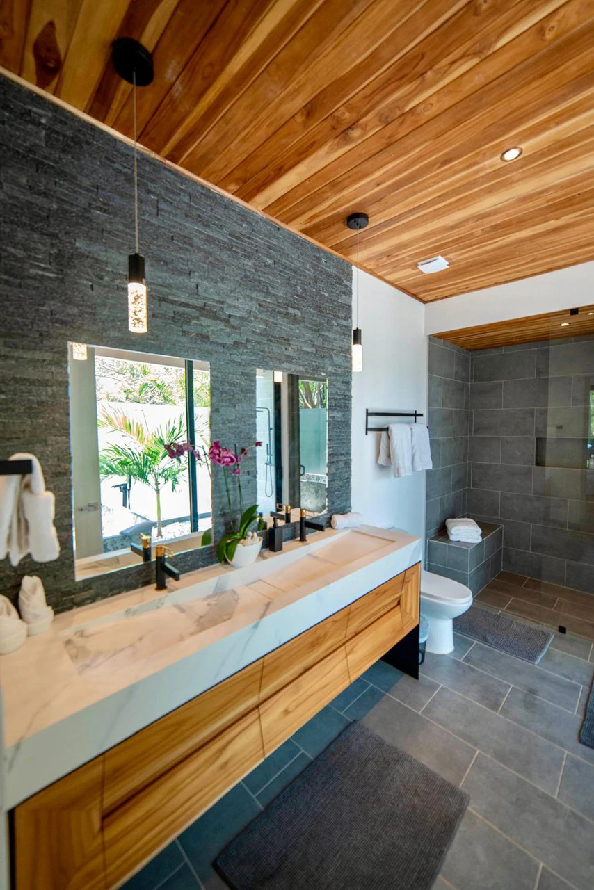 Casa La Ola Perfecta: Luxury 5-Bedroom Home with Pool Near the Beach in Hacienda Pinilla - Gallery image 11