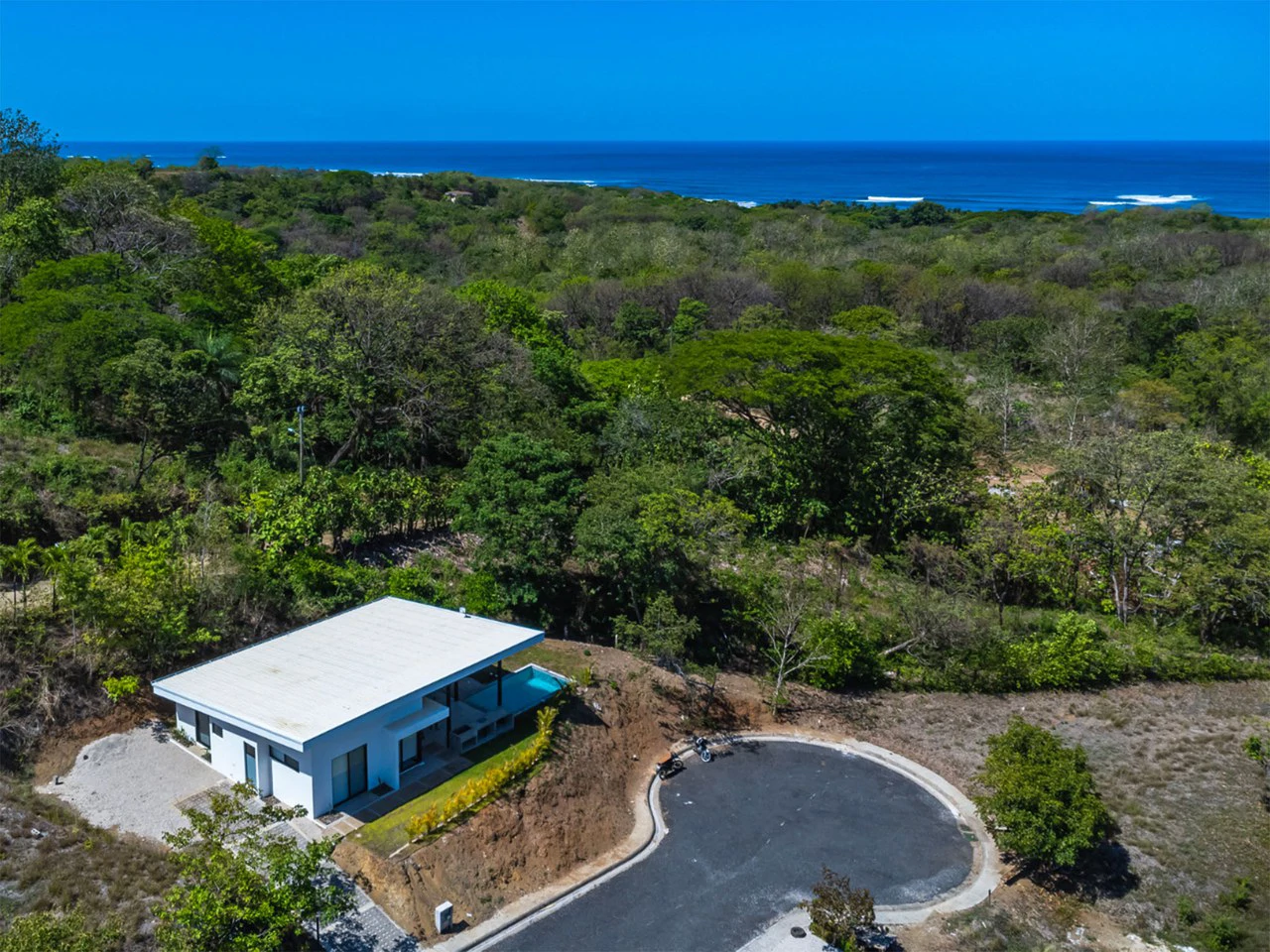 Seaside Bliss: 2-Bedroom Home with Pool, Close to Pristine Beaches - Gallery image 13