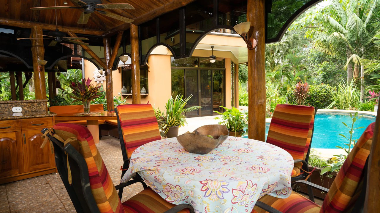 Stunning Tropical Home in Gated community with Hundreds of fruit trees: Mountain House For Sale in Naranjito - Gallery image 11